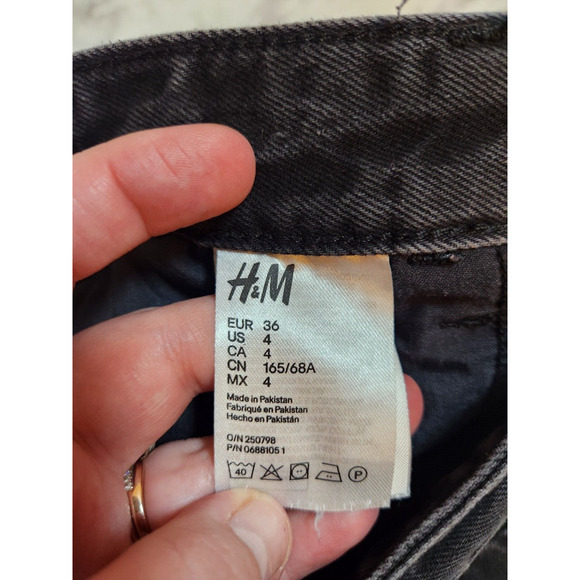 H&M Women's Denim Distressed Raw Hem Fringe Black A-Line Mini Skirt Size 4‎ - Picture 4 of 7
